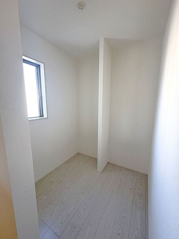 【収納】☆パントリー☆出番の少ないキッチン家電や、お酒やお米、食料の備蓄などもたっぷり収納♪散らかりがちなキッチンをすっきりさせてくれる嬉しい収納スペースです!