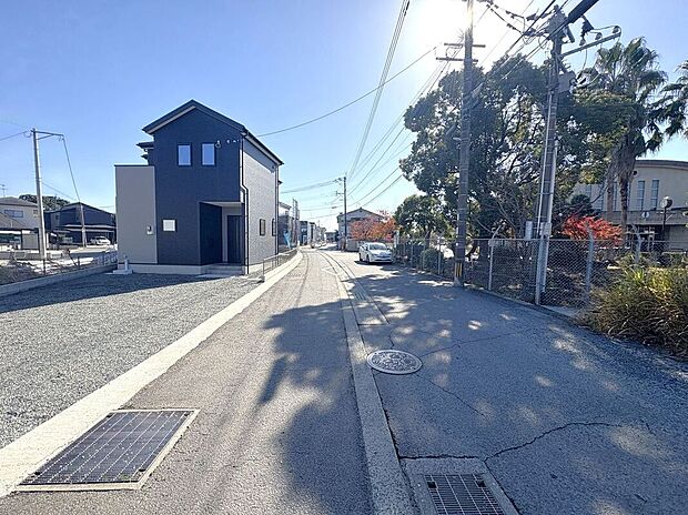 【前面道路含む外観】☆前面道路☆