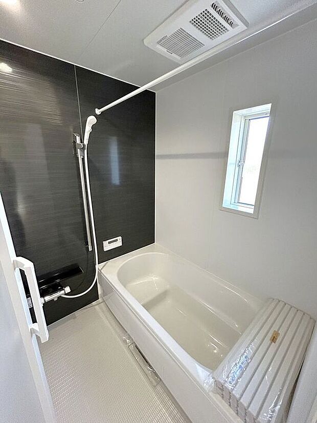 【バス】☆浴室☆1坪タイプのユニットバス♪足を伸ばしてゆったりとご入浴頂けます♪一日の疲れを癒す空間です♪