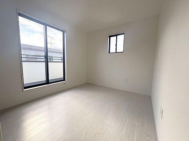 【室内】☆洋室B☆バルコニーに面した明るいお部屋♪