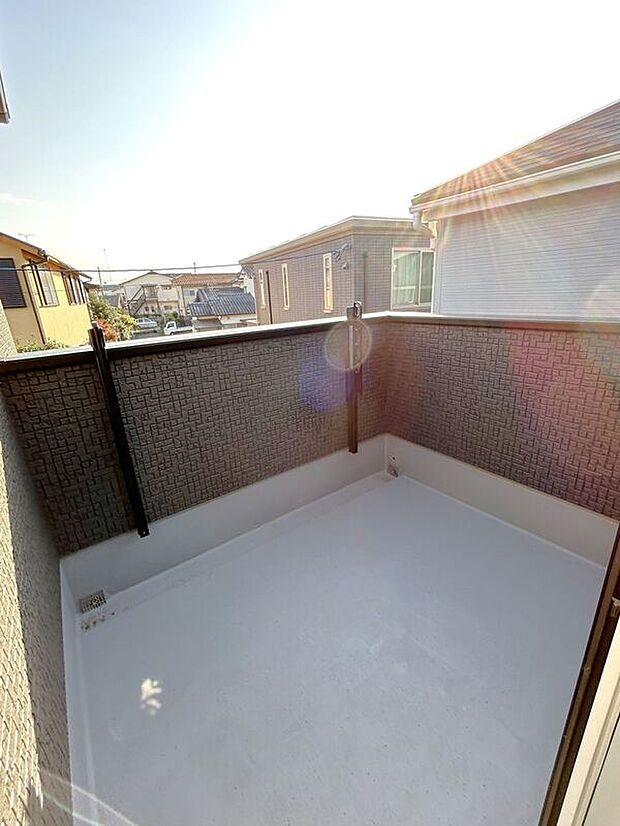 【バルコニー】☆バルコニー☆南向きに面しているので陽当たりも良くお洗濯物もよく乾きます♪