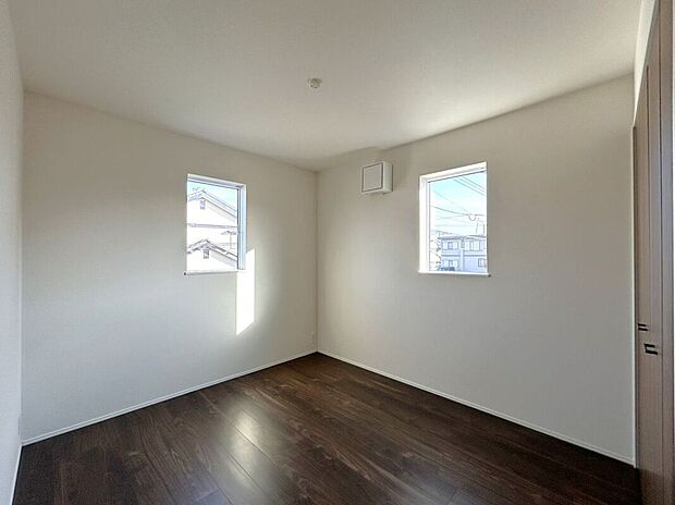 【室内】☆5.2帖洋室☆2面採光で明るいお部屋♪