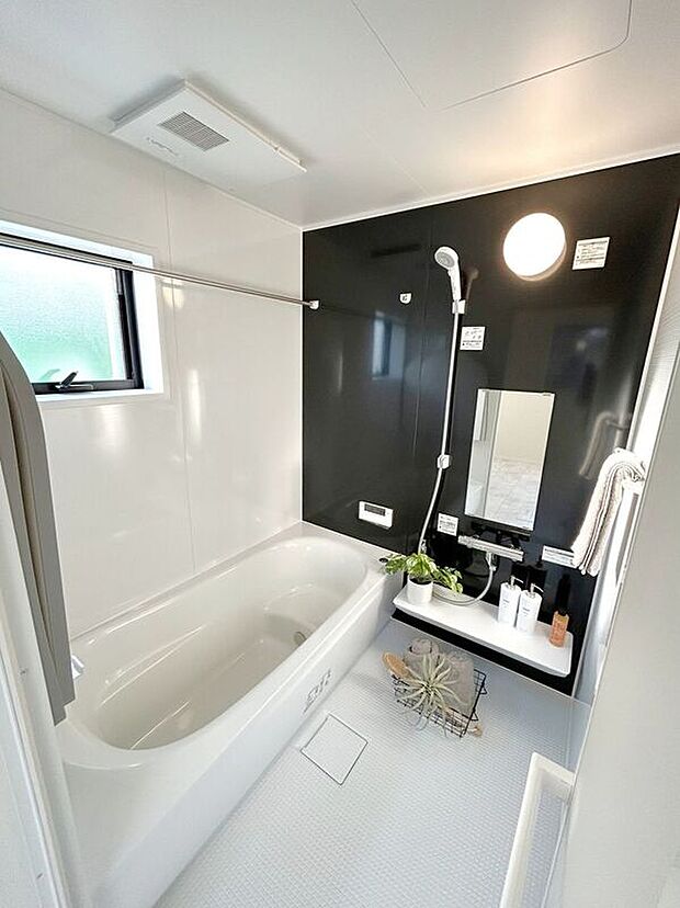 【バス】☆浴室☆1坪タイプのユニットバス♪足を伸ばしてゆったりとご入浴頂けます♪一日の疲れを癒す空間です♪