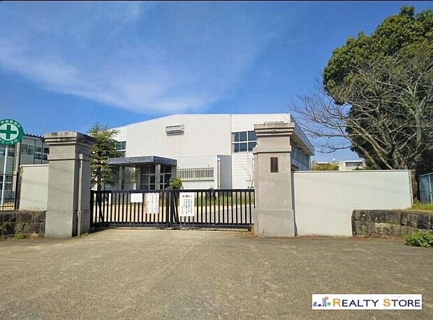 熊本市立隈庄小学校（約1,800m）