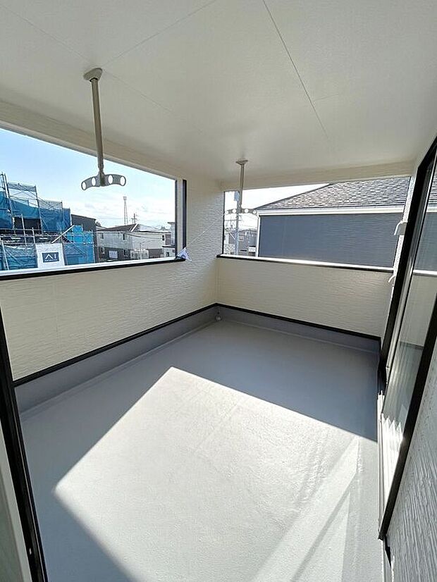 【バルコニー】☆バルコニー☆天候に左右されにくく使いやすいインナーバルコニー♪2部屋から出入り可能♪