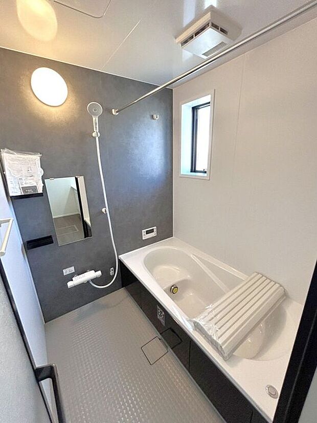 【バス】☆浴室☆1坪タイプのユニットバス♪足を伸ばしてゆったりとご入浴頂けます♪一日の疲れを癒す空間です♪