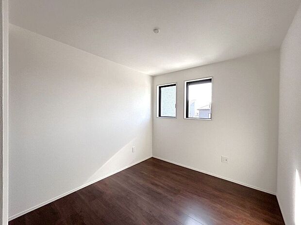 【室内】☆洋室B☆ベッドや学習机を置いてお子様部屋におすすめです♪