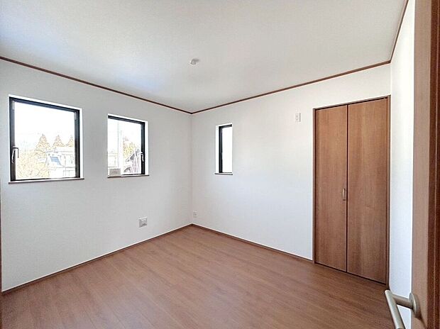 【室内】☆北側5.25帖洋室☆ベッドや学習机を置いてお子様部屋におすすめです♪