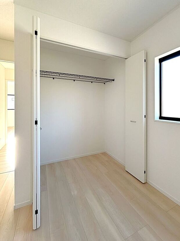 【収納】☆クローゼット(5帖洋室)☆容量大きめなので、お部屋がすっきり片付きます♪