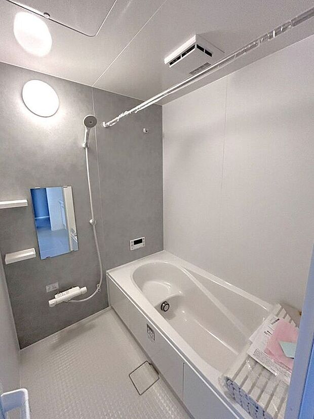 【バス】☆浴室☆1坪タイプのユニットバス♪足を伸ばしてゆったりとご入浴頂けます♪一日の疲れを癒す空間です♪