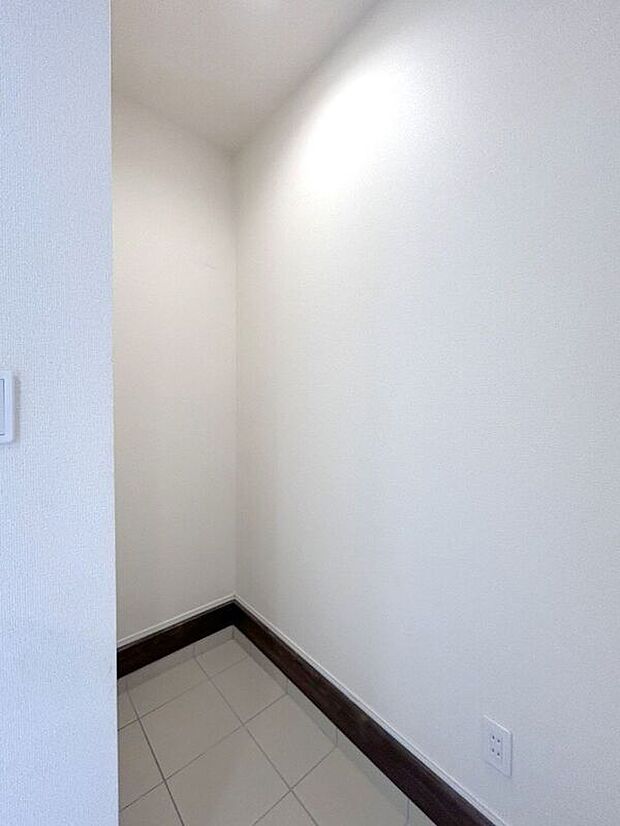 【玄関】☆SIC☆日常使いの靴以外にも外出時や玄関周りで使用するものをまとめて収納可能♪玄関スペースを広々お使い頂けます♪