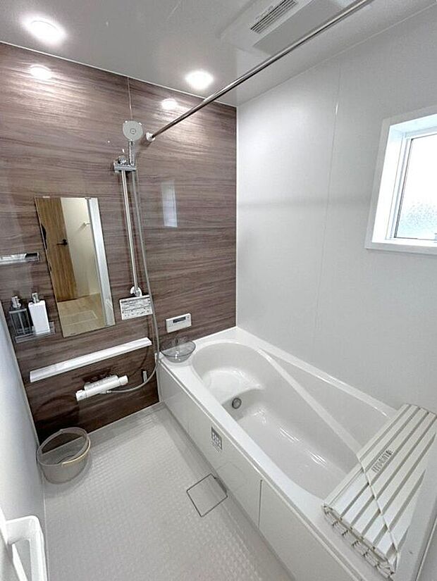 【バス】☆浴室☆1坪タイプのユニットバス♪足を伸ばしてゆったりとご入浴頂けます♪一日の疲れを癒す空間です♪