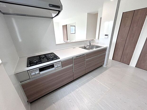 【キッチン】☆キッチン☆3口コンロが嬉しいキッチン♪シンクや作業スペースも広くお料理しやすいキッチンです♪