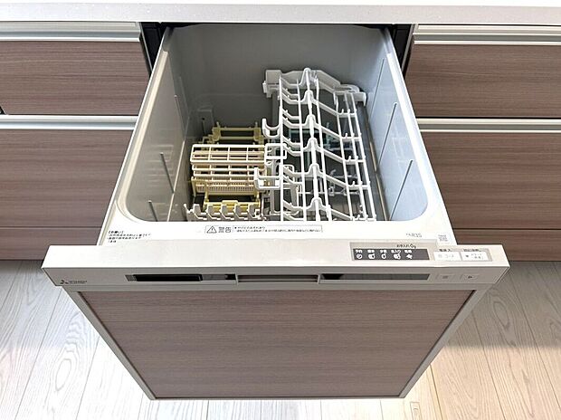 【その他設備】☆食器洗浄乾燥機☆日々の家事タイムを助ける強い味方♪機能性だけでなくお洒落なデザインも魅力です♪食事後の時間をお子様や旦那様とのゆとり時間に♪