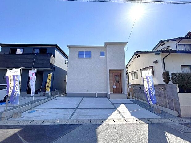 【駐車場】☆駐車スペース☆駐車3台可能。お車の出し入れもスムーズです♪