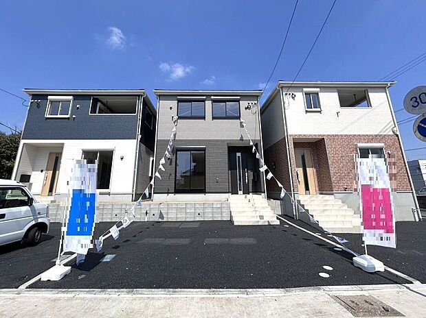 【駐車場】☆駐車スペース☆駐車3台可能。お車の出し入れもスムーズです♪