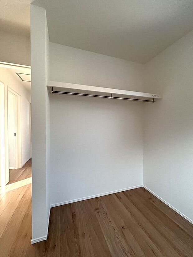 【収納】☆クローゼット（4.5帖洋室）☆お部屋の一部としてもお使いいただける扉なしのクローゼット♪