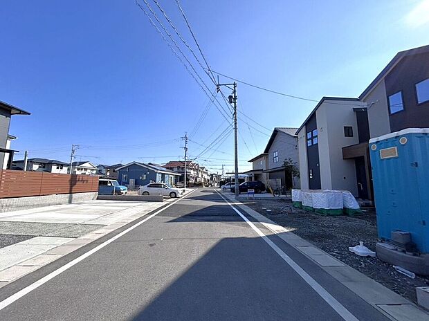 【前面道路含む外観】☆前面道路☆