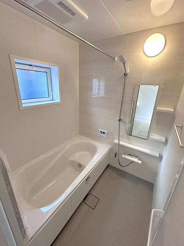 【バス】☆浴室☆清潔感のある明るい浴室♪毎日のバスタイムを快適に楽しめます♪