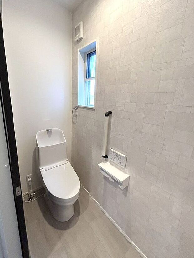 【トイレ】☆トイレ☆明るく清潔感のあるトイレ空間♪来客時にも安心です♪