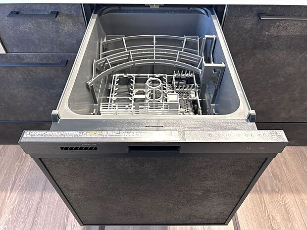 【その他設備】☆食器洗浄乾燥機☆日々の家事タイムを助ける強い味方♪機能性だけでなくお洒落なデザインも魅力です♪食事後の時間をお子様や旦那様とのゆとり時間に♪