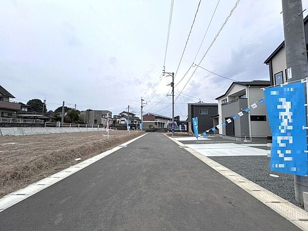 【前面道路含む外観】☆前面道路☆