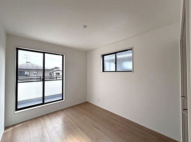 【洋室】☆洋室B☆明るい光が差し込むお部屋♪快適なプライベート空間です♪