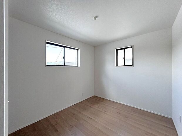 【洋室】☆洋室C☆シンプルで使いやすいお部屋♪家具の配置もしやすい間取りです♪