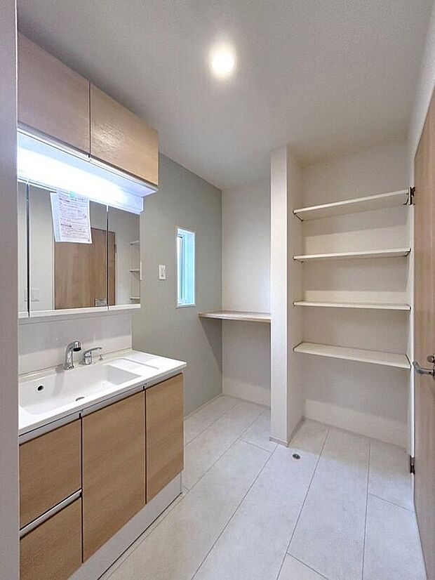 【洗面】☆洗面脱衣室☆家事動線に配慮した洗面スペース♪洗濯や身支度がスムーズに行えます♪