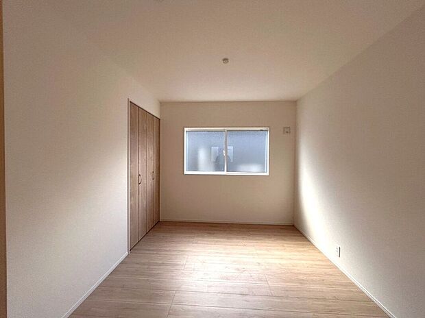 【洋室】☆西側5.25帖洋室☆自分時間を充実させながら心豊かなひとときを過ごすための大切な空間♪