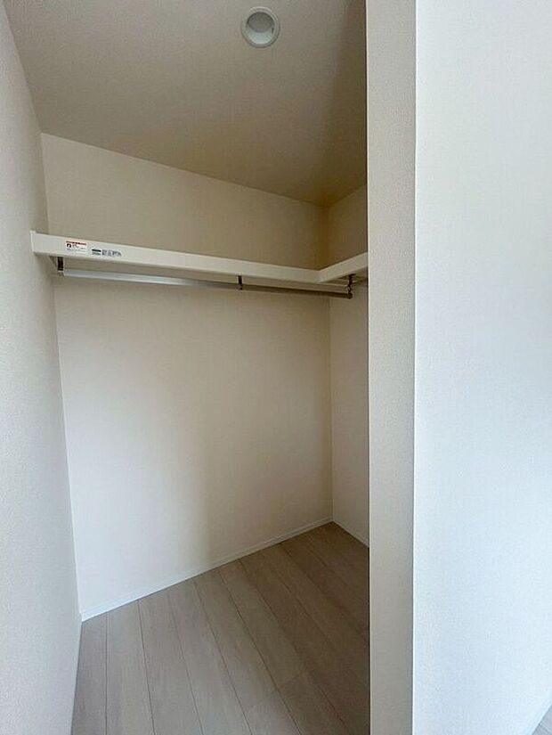 【収納】☆WIC（5.2帖）☆収納しやすく使い勝手の良いWIC♪衣類や季節物もすっきり収まります♪