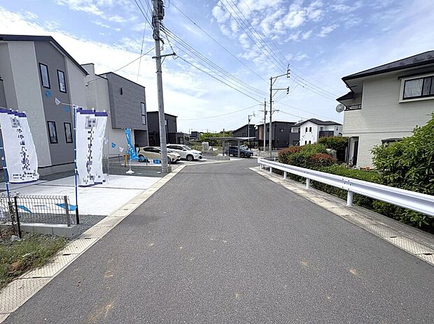 【前面道路含む外観】☆前面道路☆