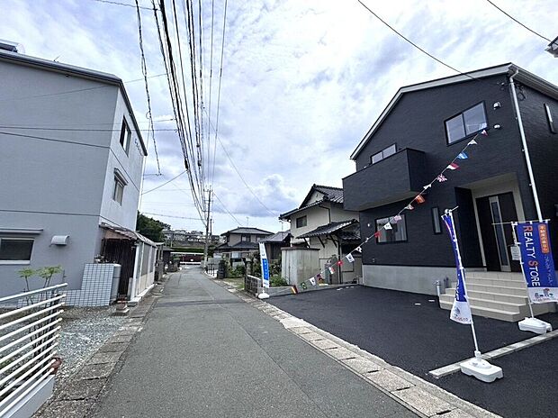 【前面道路含む外観】☆前面道路☆