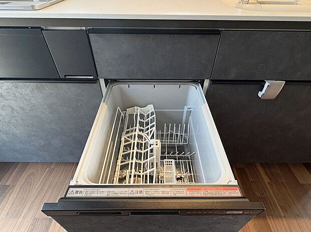 【その他設備】☆食器洗浄乾燥機☆家事の時短にもなる人気の食洗機！ビルトイン式で見た目もスッキリ♪