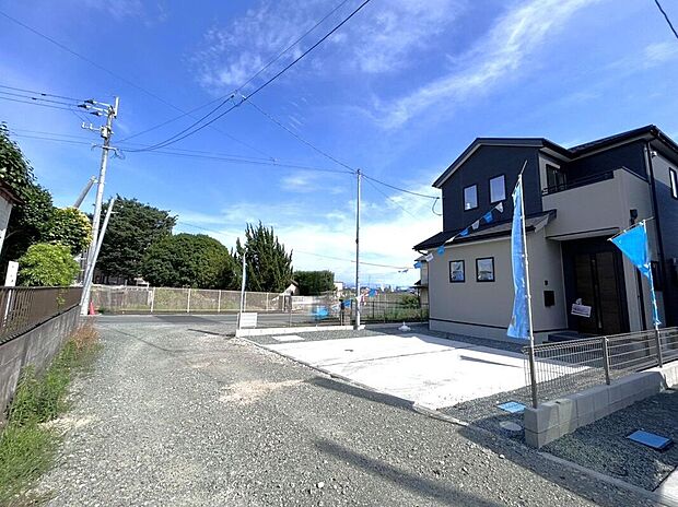 【前面道路含む外観】☆前面道路☆