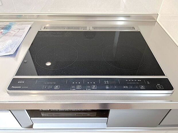 【その他設備】☆IHクッキングヒーター☆吹きこぼれのお掃除もお手入れも簡単♪綺麗なキッチンを保てるIHクッキングヒーター♪火を使わないので火事の心配も減ります♪
