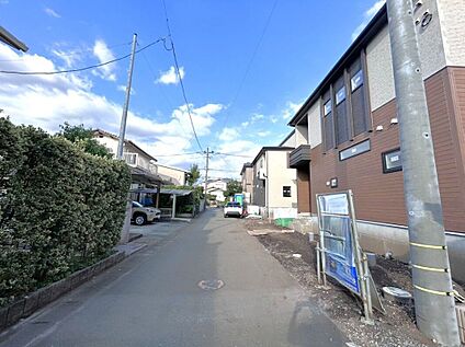 前面道路含む外観