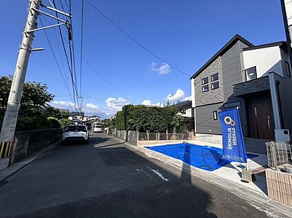 前面道路含む外観