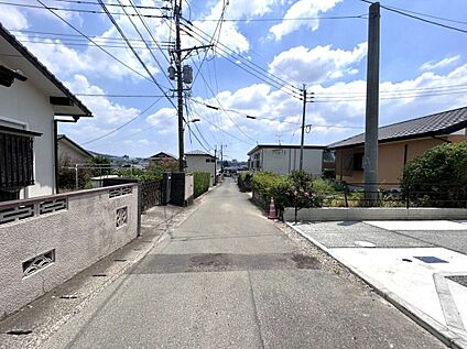 前面道路含む外観