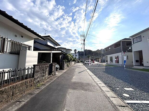 【前面道路含む外観】☆前面道路☆