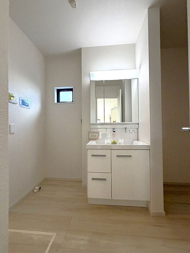 【洗面】☆洗面脱衣室☆家事動線に配慮した洗面スペース♪洗濯や身支度がスムーズに行えます♪