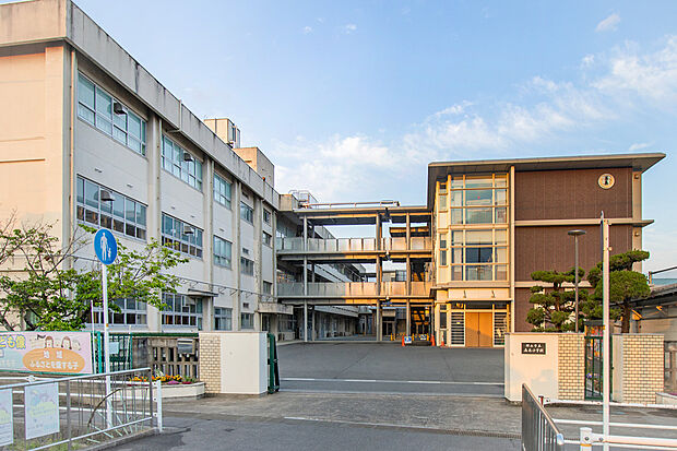 高島小学校(約650m)