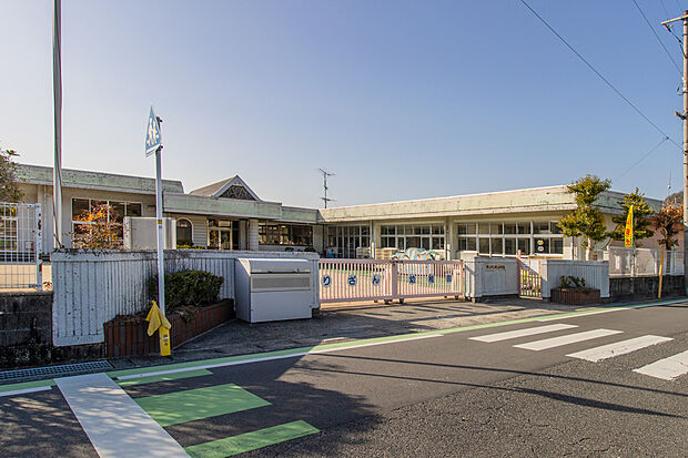 鯉山幼稚園(約450m)