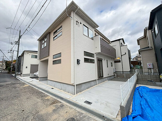 【外観 ｜ 5号棟】　4LDK＋2WIC＋パントリー＋カースペース2台