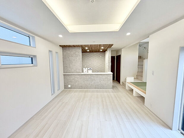 【【LDK17.5帖＋マルチスキップ2.5帖 ｜ 6号棟】 】折り上げ天井はリビングの開放感をアップさせます！