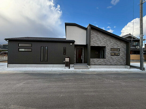 【【外観（平屋） ｜ (2)号棟】】4LDK＋カースペース2台
