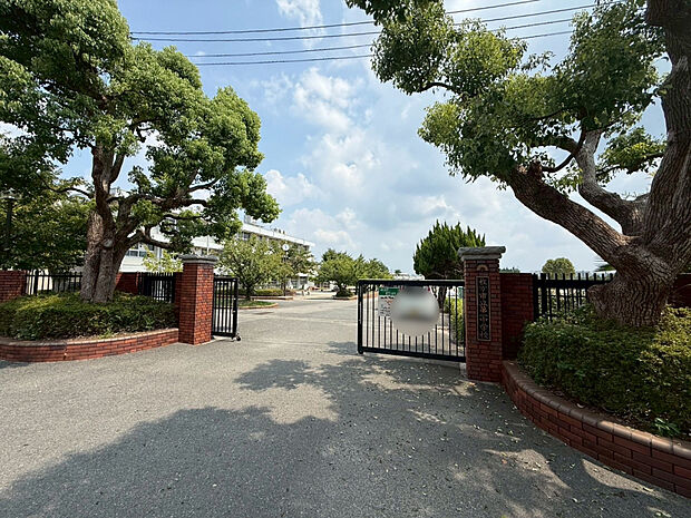 第一中学校（約155m）