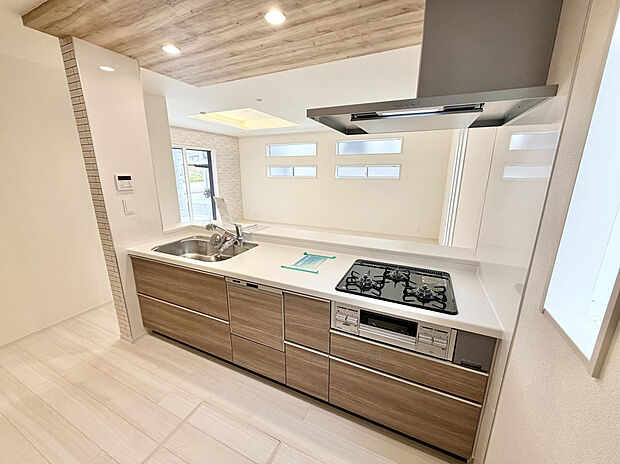 【【キッチン ｜ 1号棟】】食器洗浄乾燥機付きのキッチンは家事効率をアップさせます！