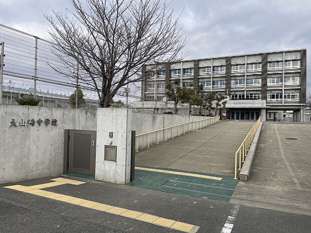 大山崎町立大山崎中学校（約854m）