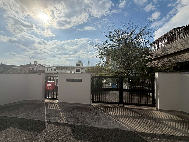 寝屋川市立東小学校（約769m）